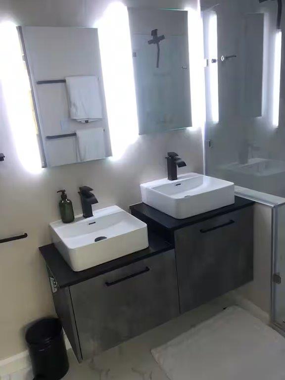 To Let 6 Bedroom Property for Rent in Bantry Bay Western Cape